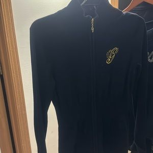 Guess women sweater size xl but fits L